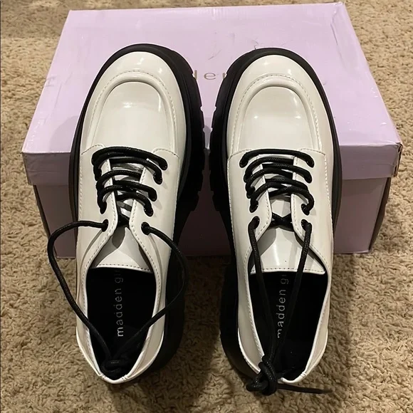Madden Girl White and Black platform lace up Shoes. New in the box size 7 - Picture 3 of 6